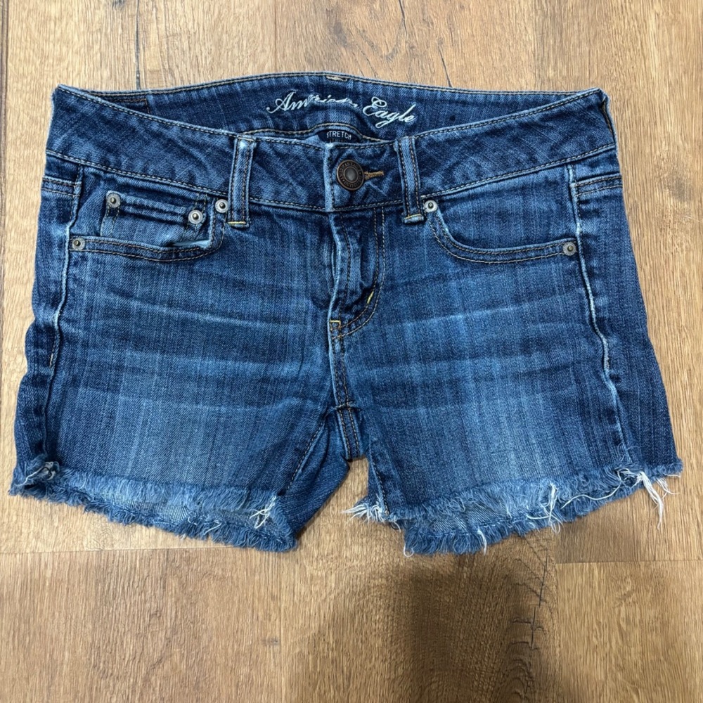 American Eagle Stretch Favorite Boyfriend Women's Distressed Cut Off Jean Shorts